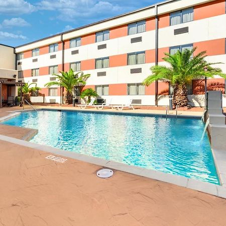 Hotel Ramada By Wyndham Houston Intercontinental Airport South Esterno foto