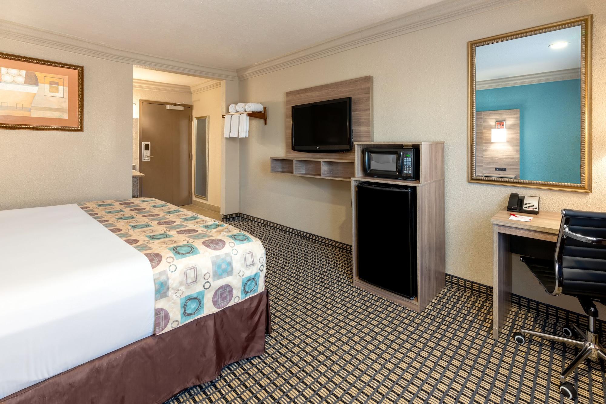 Hotel Ramada By Wyndham Houston Intercontinental Airport South Esterno foto