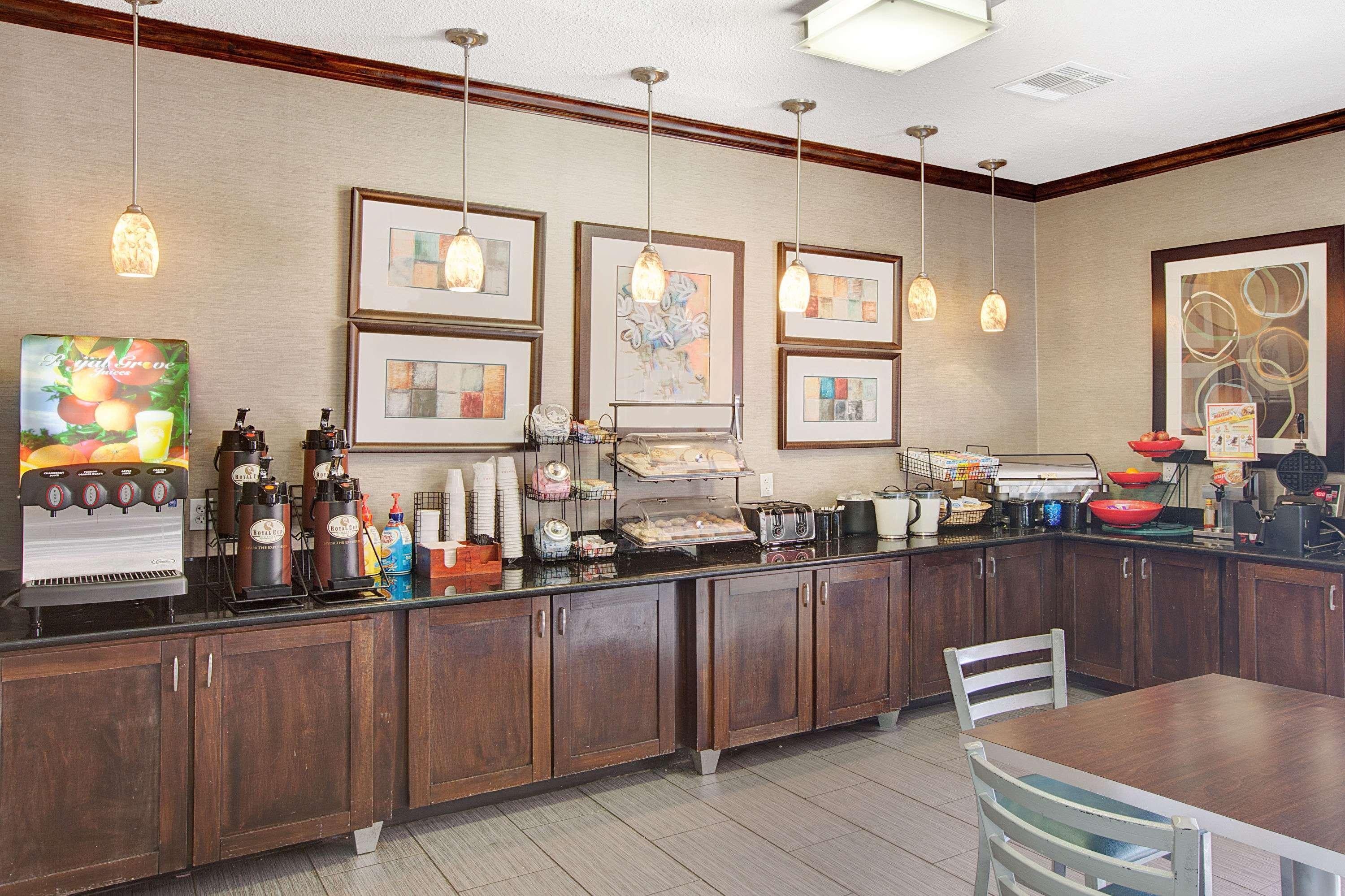 Hotel Ramada By Wyndham Houston Intercontinental Airport South Esterno foto